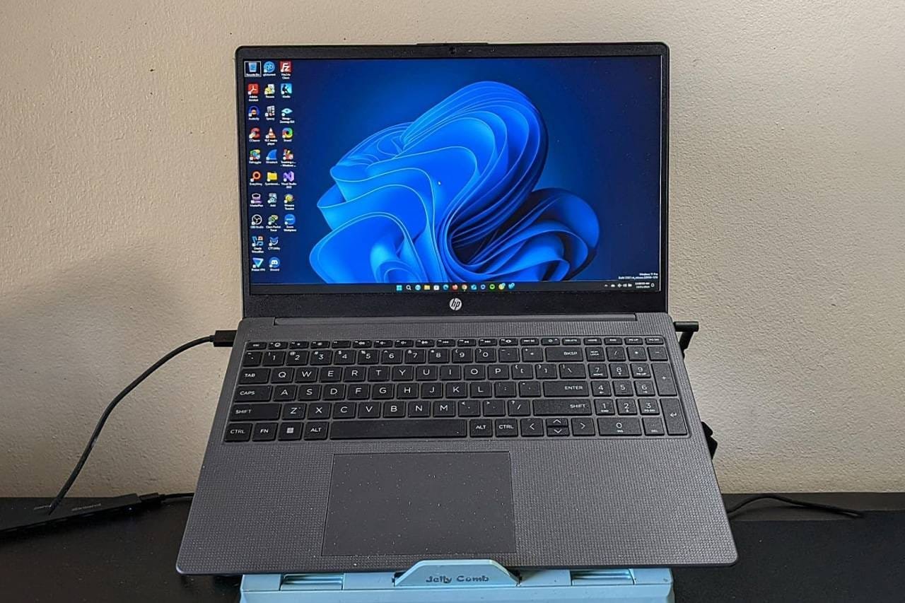 MANUFACTURER RENEWED HP 255 G10 W11P - 64 R3 7320U 256GB NVME 4GB 15.6 HD NO